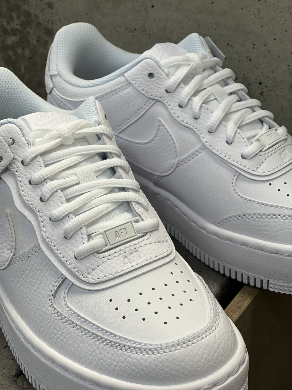 white-nike-airforce-shoelace-